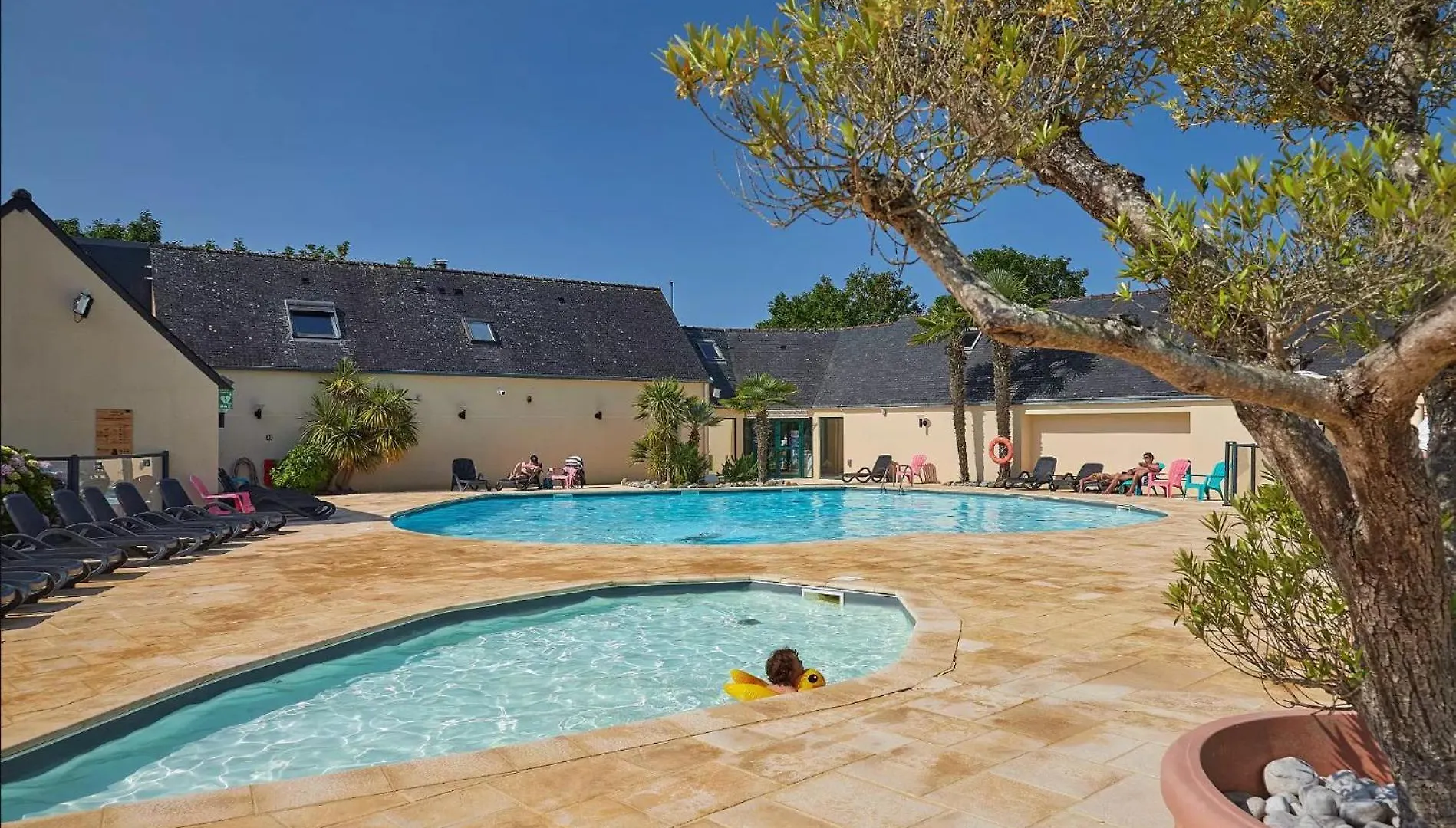 Mobil Home Xl 6 Personnes Camping 4 Etoiles La Pommeraie De L'Ocean Tregunc
